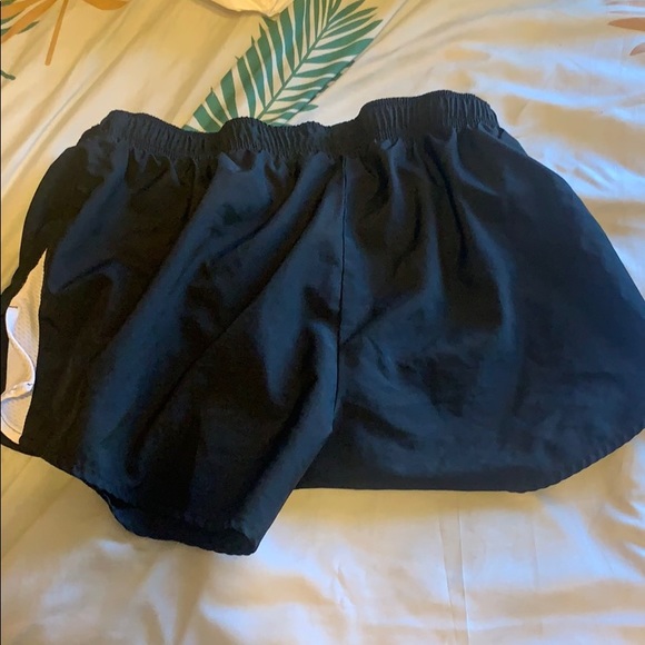 Nike running shorts - Picture 2 of 2